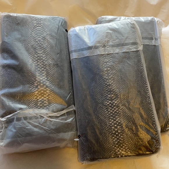 BLACK FAUX SNAKE SKIN SINGLE ZIPPER ORGANIZER WALLET - Picture 5 of 9